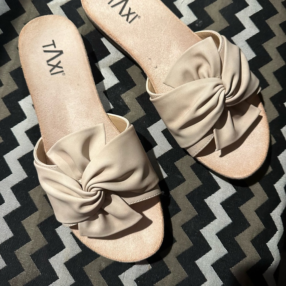 Women's Cream Slide Sandals Never Worn